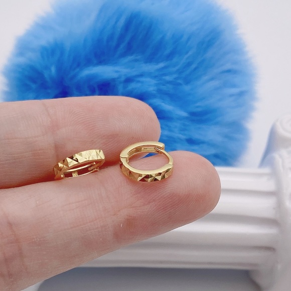 Jewelry - Silver Huggies Diamond Cut Hoops/Geometric Huggie Earrings- 10mm Gold SH…